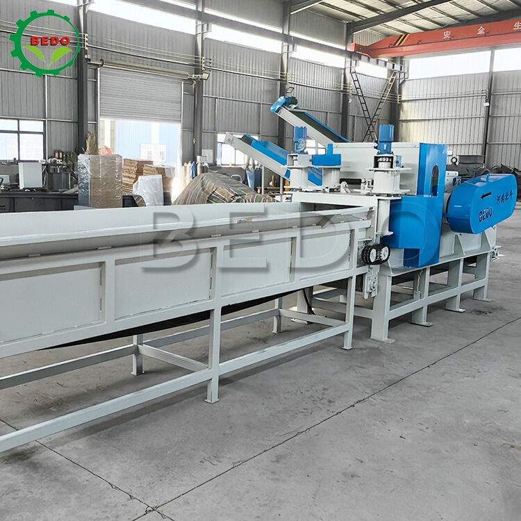 آلة صناعة غبار الخشب من الفولاذ الكربوني بقدرة عالية 4000-8000KG / H مع طاقة 90KW لمعالجة الكتلة الحيوية