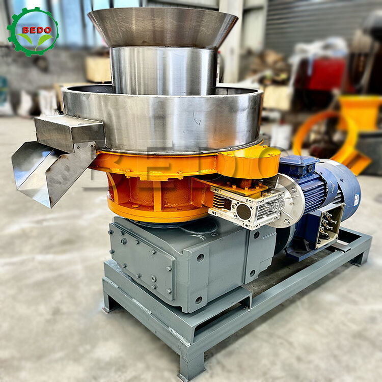 آلة صنع حبيبات الخشب بسعة 500 كجم/ساعة مع قالب من الفولاذ المقاوم للصدأ ومحامل NSK لإنتاج حبيبات عالية الكفاءة