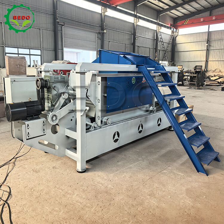 7.5 كيلو واط * 2 طاقة المحرك الرئيسي لآلة نشارة الخشب بسعة 400-500 كجم/ساعة ومادة فولاذية عالية الجودة