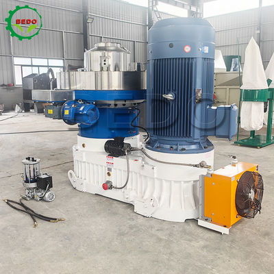 5000 كجم الوزن محطم الكريات الخشبية المسيطر عليها بواسطة PLC مع مضخة معدات 0.15kw