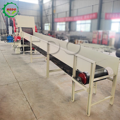 محرك ديزل قوي آلة شرير الخشب مع 25-35mm حجم شريحة و 12-15t / h السعة