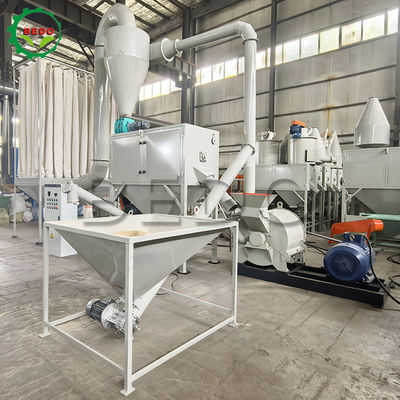 آلة مسحوق الخشب منخفضة الضوضاء بتردد 50 هرتز مع حجم تغذية أقصى 8 مم لطحن نشارة الخشب بكفاءة