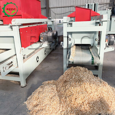 آلة نشارة الخشب الصناعية بمحرك رئيسي بقوة 7.5 كيلو واط*4 لإنتاج نشارة بسمك 1-2 ملم وسرعة دوران 3600 دورة في الدقيقة